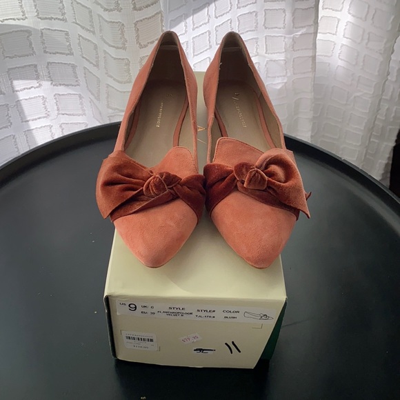 Anthropologie Shoes - Anthropologie Velvet Flats